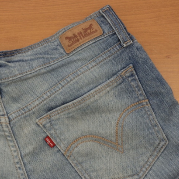Levi's Hemmed Jean Shorts - Picture 4 of 8